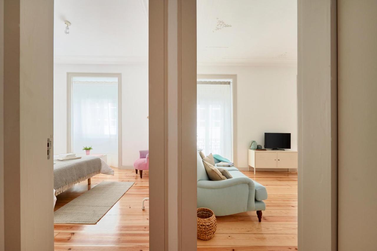 Sunny With Balcony! Apartamento *