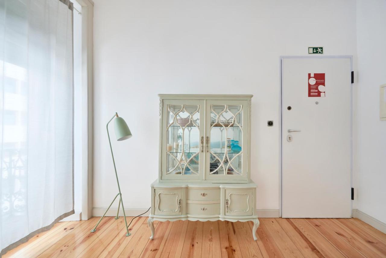 Sunny With Balcony! Apartamento *